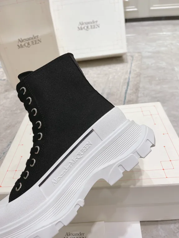 Alexander McQueen Shoe 